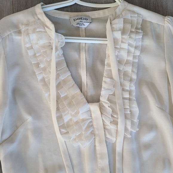 BEBE Ruffle top - Picture 4 of 6